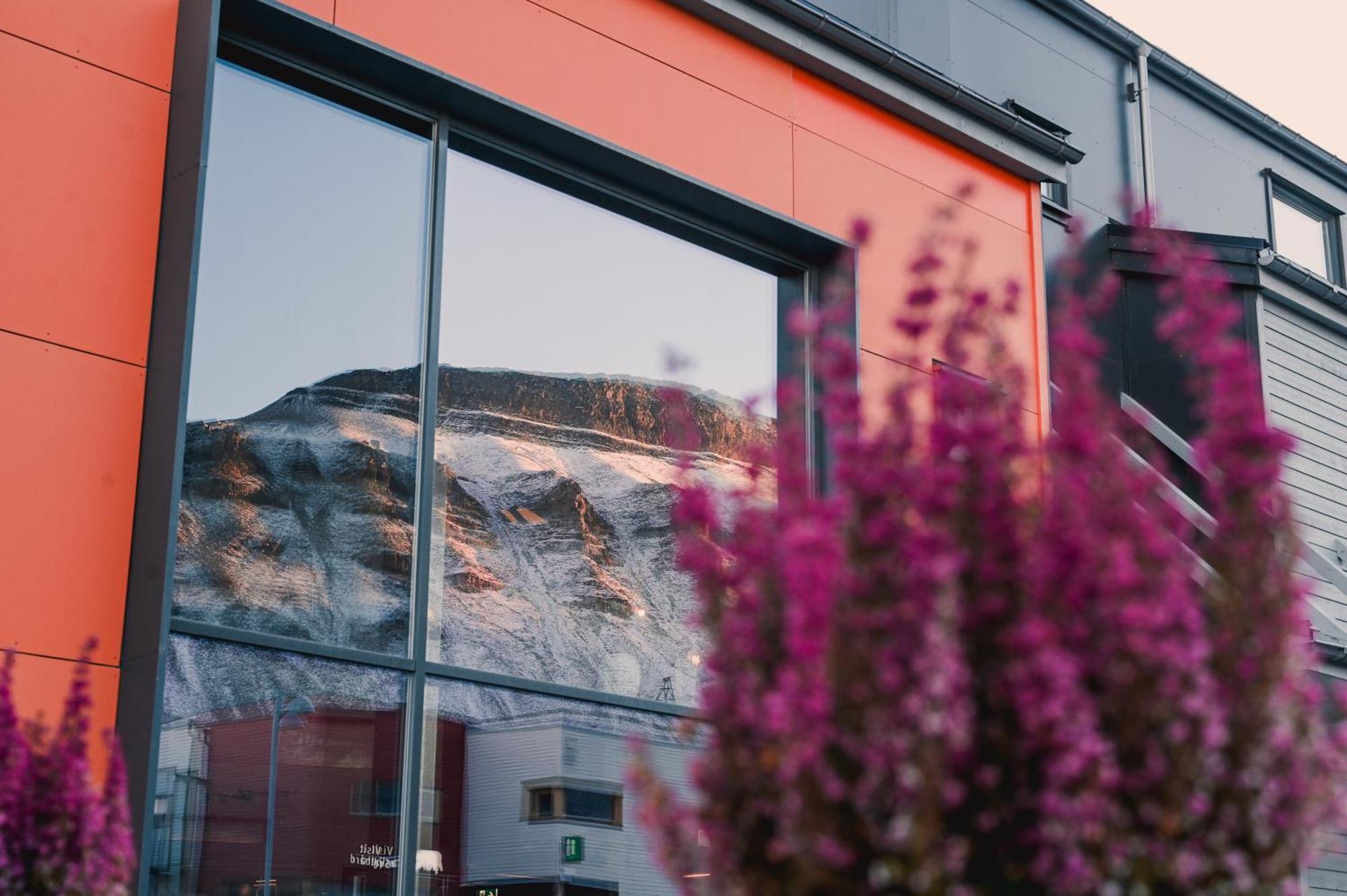 Svalbard Hotell | Polfareren Longyearbyen Kültér fotó