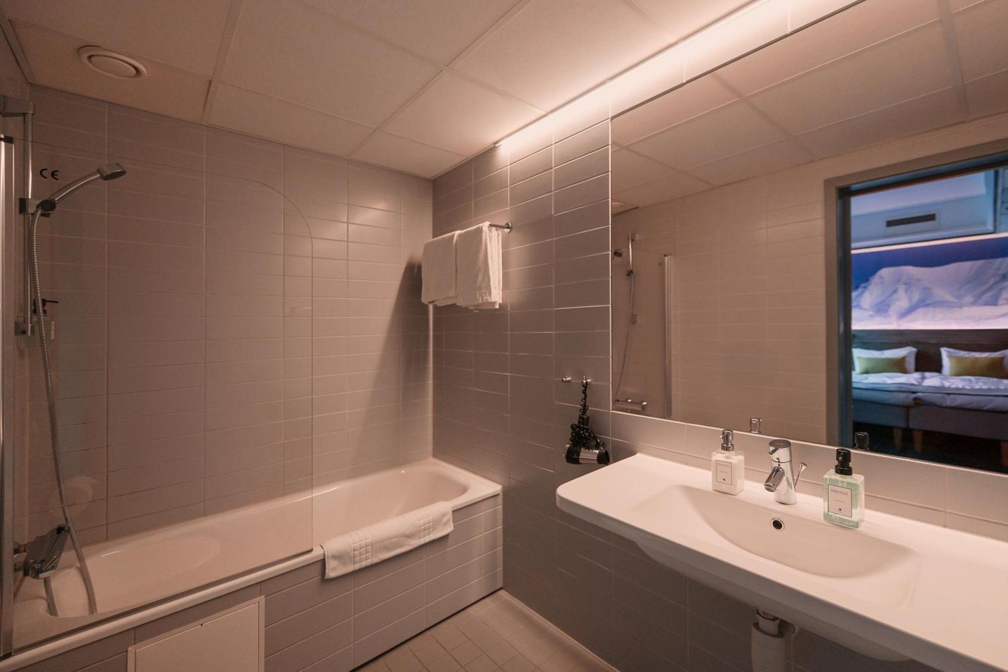 Svalbard Hotell | Polfareren Longyearbyen Kültér fotó