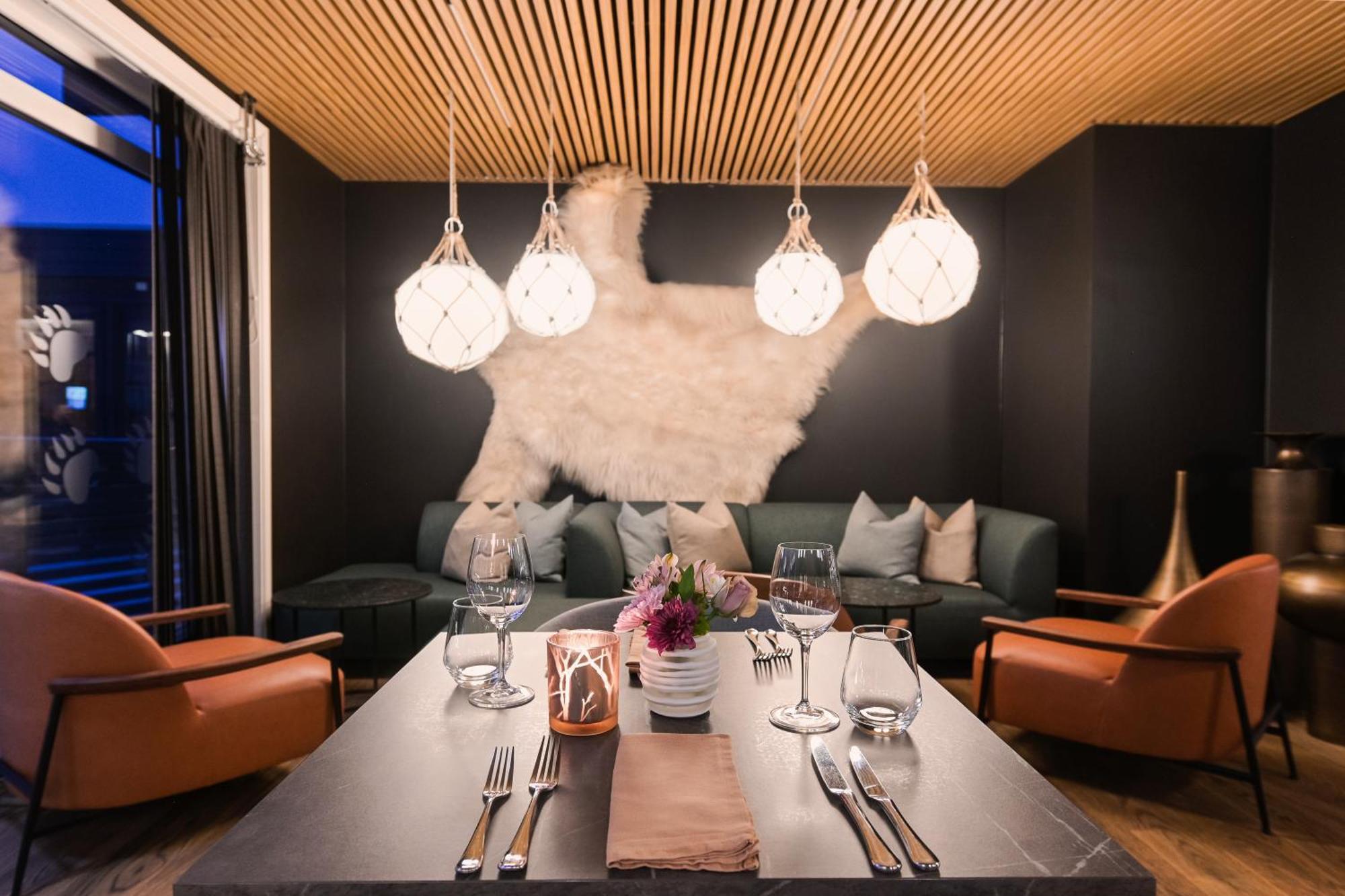 Svalbard Hotell | Polfareren Longyearbyen Kültér fotó
